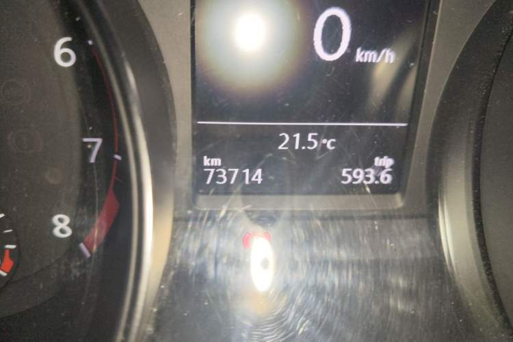 Used Volkswagen Magotan 2018 330TSI DSG Luxury Model Odometer Close Up