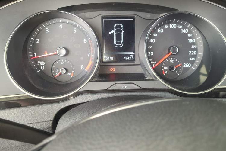 Used Volkswagen Magotan 2018 Facelift 330TSI DSG Luxury Model Odometer Close Up