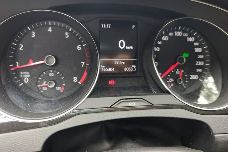 Used Volkswagen Magotan 2018 330TSI DSG Advanced Model Odometer Close Up