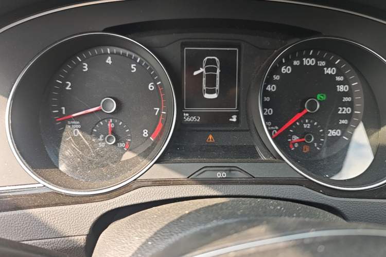 Used Volkswagen Magotan 2018 330TSI DSG Advanced Model Odometer Close Up