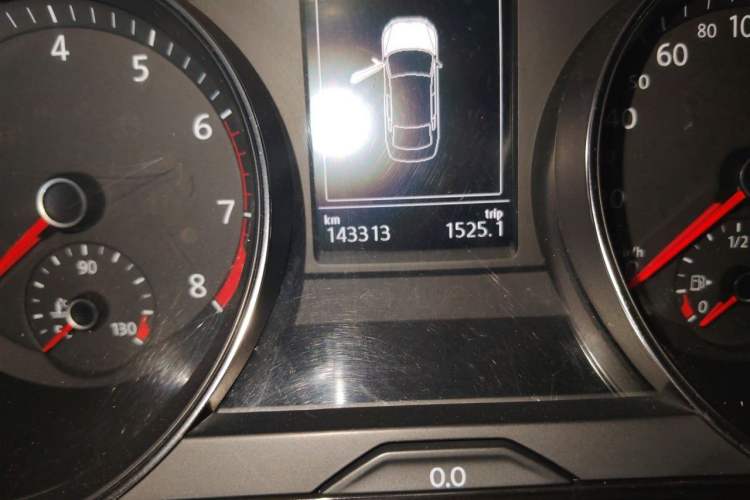 Used Volkswagen Magotan 2018 330TSI DSG Luxury Model Odometer Close Up