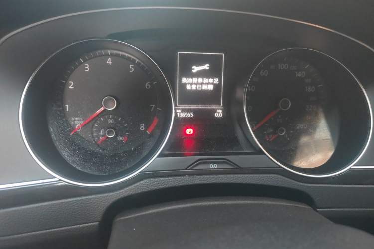Used Volkswagen Magotan 2018 330TSI DSG Advanced Model Odometer Close Up
