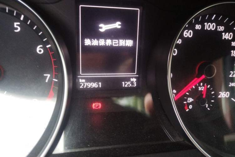 Used Volkswagen Magotan 2018 280TSI DSG Comfort Model Odometer Close Up
