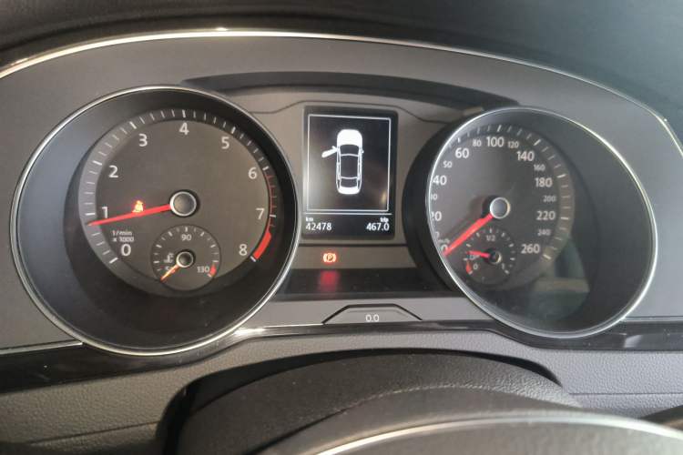 Used Volkswagen Magotan 2018 Facelift 330TSI DSG Luxury Model Odometer Close Up