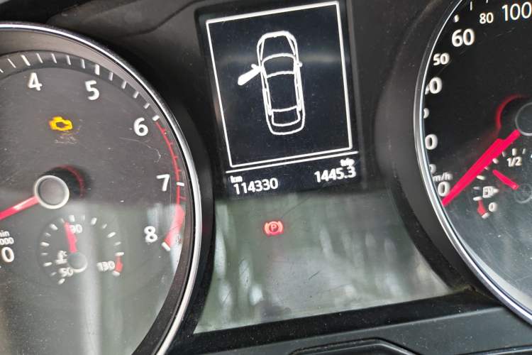 Used Volkswagen Magotan 2018 330TSI DSG Advanced Model Odometer Close Up