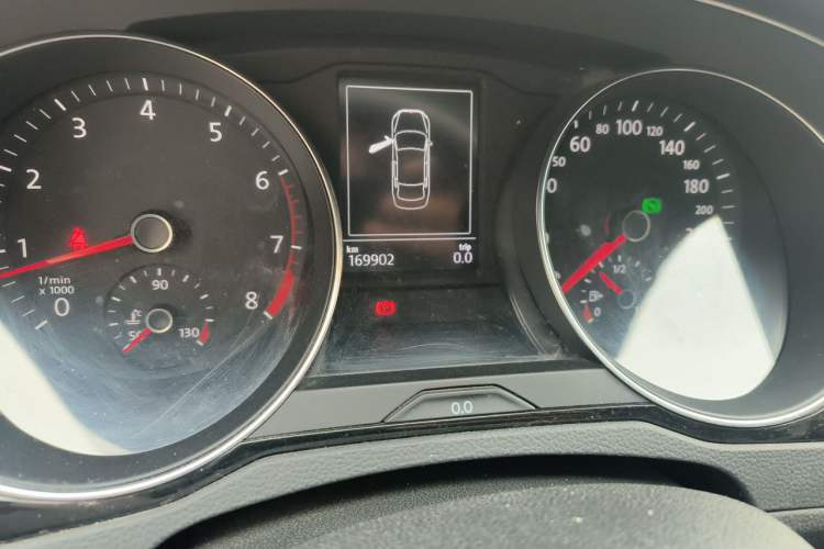 Used Volkswagen Magotan 2018 380TSI DSG Luxury Model Odometer Close Up