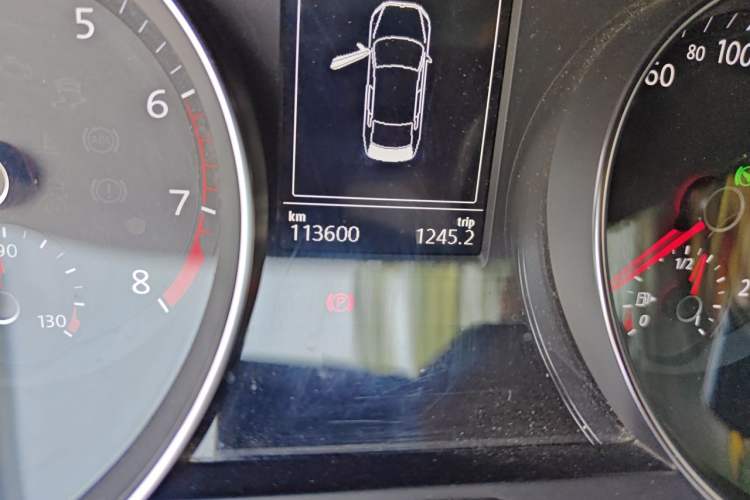 Used Volkswagen Magotan 2018 330TSI DSG Advanced Model Odometer Close Up