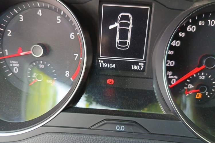 Used Volkswagen Magotan 2018 280TSI DSG Comfort Model Odometer Close Up