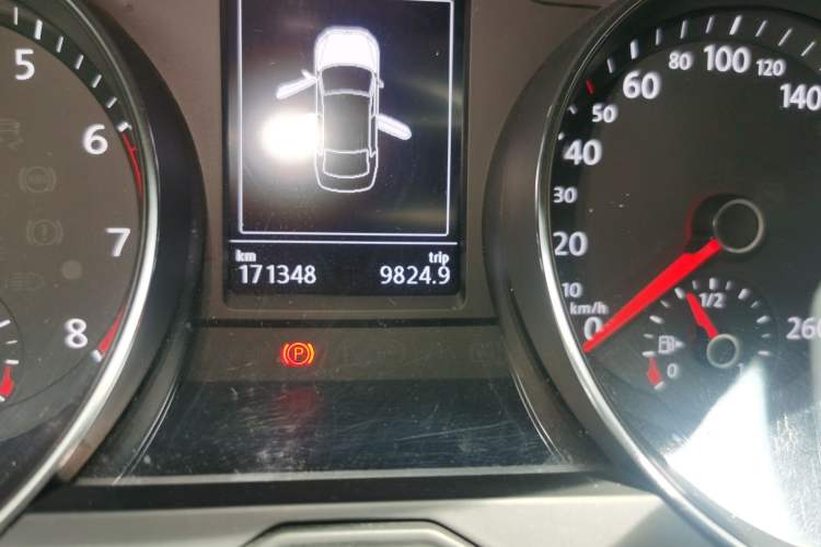 Used Volkswagen Magotan 2018 330TSI DSG Advanced Model Odometer Close Up