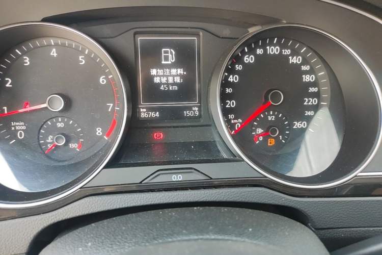 Used Volkswagen Magotan 2018 Facelift 330TSI DSG Luxury Model Odometer Close Up