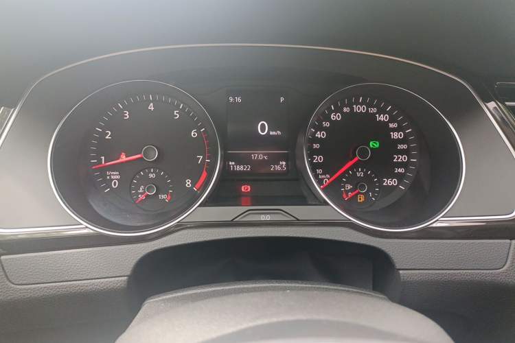 Used Volkswagen Magotan 2018 Facelift 330TSI DSG Luxury Model Odometer Close Up