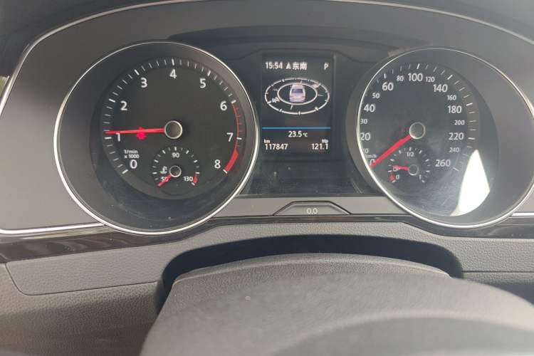 Used Volkswagen Magotan 2018 330TSI DSG Luxury Model Odometer Close Up