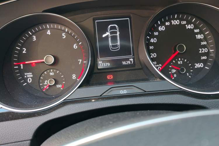Used Volkswagen Magotan 2018 330TSI DSG Luxury Model Odometer Close Up