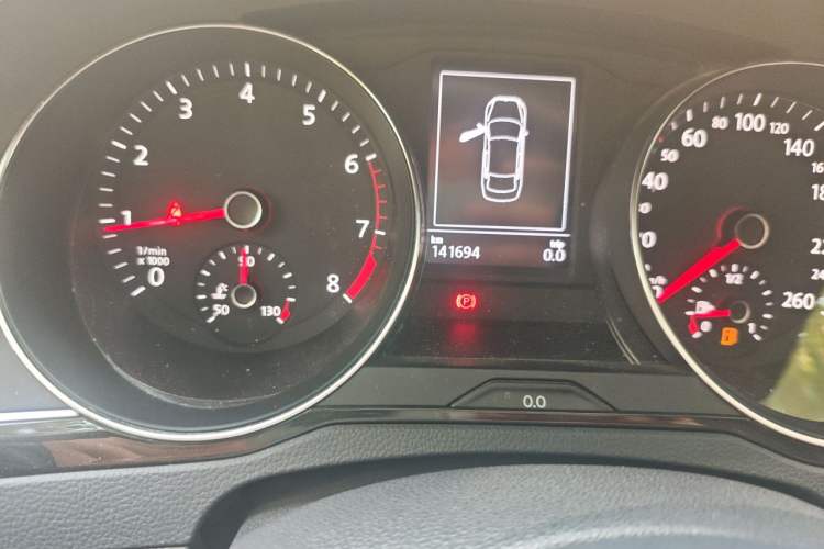 Used Volkswagen Magotan 2018 Facelift 330TSI DSG Luxury Model Odometer Close Up