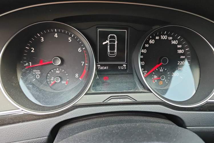 Used Volkswagen Magotan 2018 Facelift 330TSI DSG Luxury Model Odometer Close Up