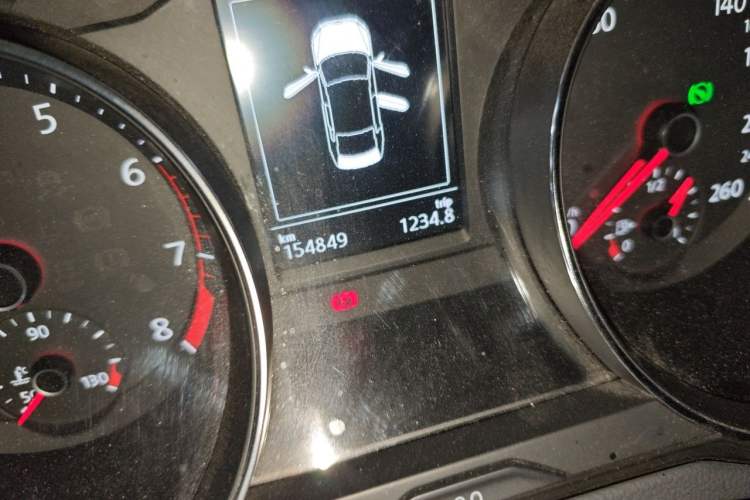 Used Volkswagen Magotan 2018 330TSI DSG Luxury Model Odometer Close Up