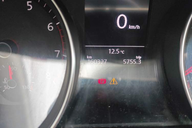 Used Volkswagen Magotan 2018 330TSI DSG Luxury Model Odometer Close Up