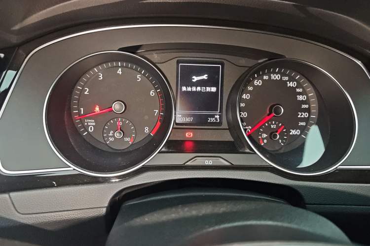Used Volkswagen Magotan 2018 330TSI DSG Advanced Model Odometer Close Up