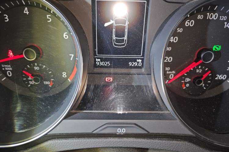 Used Volkswagen Magotan 2018 330TSI DSG Luxury Model Odometer Close Up
