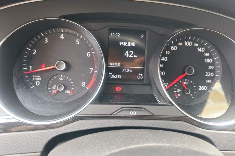 Used Volkswagen Magotan 2018 Facelift 330TSI DSG Luxury Model Odometer Close Up