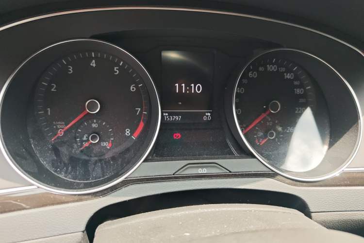Used Volkswagen Magotan 2018 330TSI DSG Luxury Model Odometer Close Up