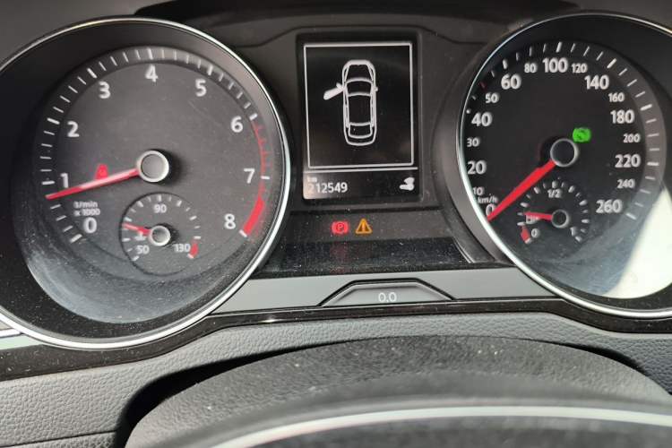 Used Volkswagen Magotan 2018 330TSI DSG Luxury Model Odometer Close Up