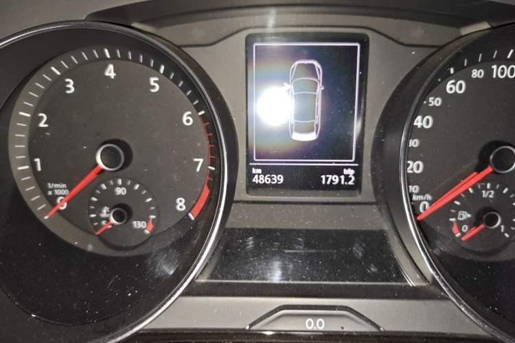 Used Volkswagen Magotan 2018 330TSI DSG Luxury Model Odometer Close Up