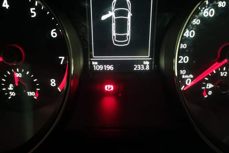 Used Volkswagen Magotan 2018 330TSI DSG Luxury Model Odometer Close Up