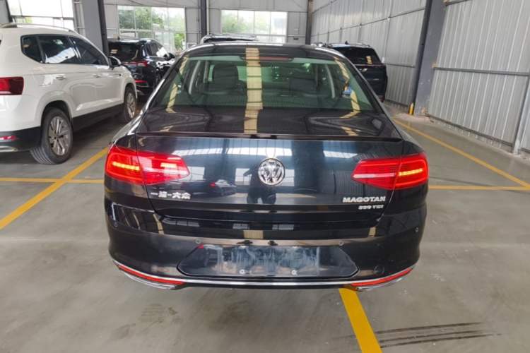 Used Volkswagen Magotan 2018 330TSI DSG Luxury Model Rear