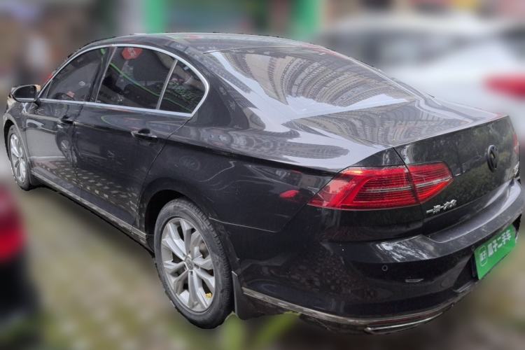Used Volkswagen Magotan 2018 330TSI DSG Luxury Model Rear Left 45 Deg