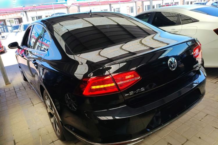 Used Volkswagen Magotan 2018 330TSI DSG Luxury Model Rear Left 45 Deg