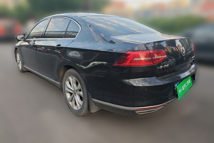 Used Volkswagen Magotan 2018 330TSI DSG Luxury Model Rear Left 45 Deg