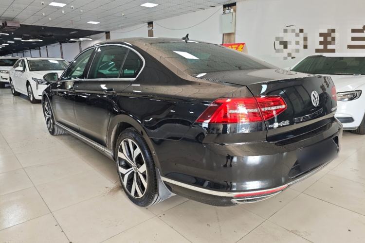 Used Volkswagen Magotan 2018 330TSI DSG Luxury Model Rear Left 45 Deg