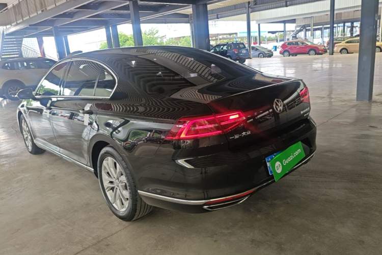 Used Volkswagen Magotan 2018 Facelift 330TSI DSG Luxury Model Rear Left 45 Deg