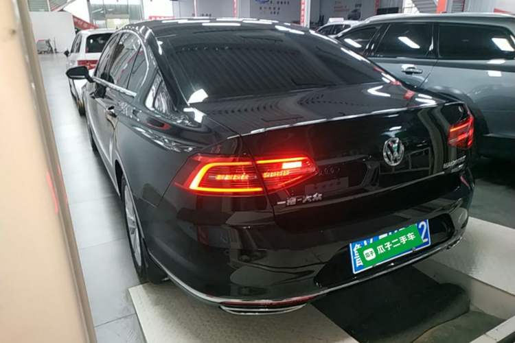Used Volkswagen Magotan 2018 380TSI DSG Luxury Model Rear Left 45 Deg