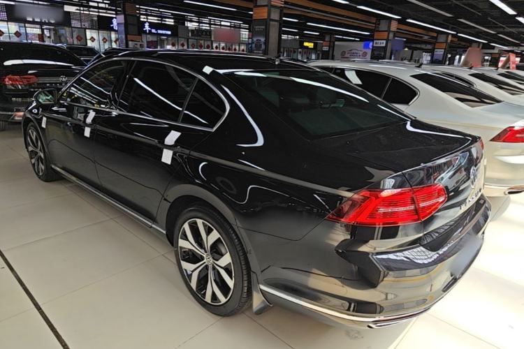 Used Volkswagen Magotan 2018 330TSI DSG Luxury Model Rear Left 45 Deg