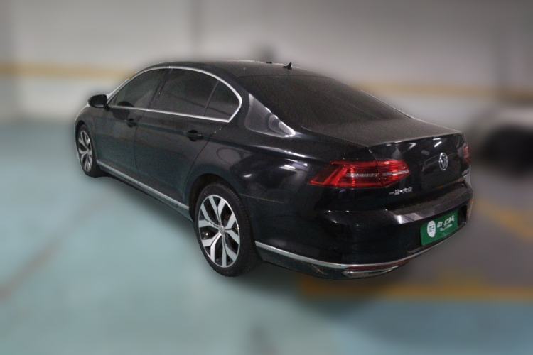 Used Volkswagen Magotan 2018 330TSI DSG Luxury Model Rear Left 45 Deg