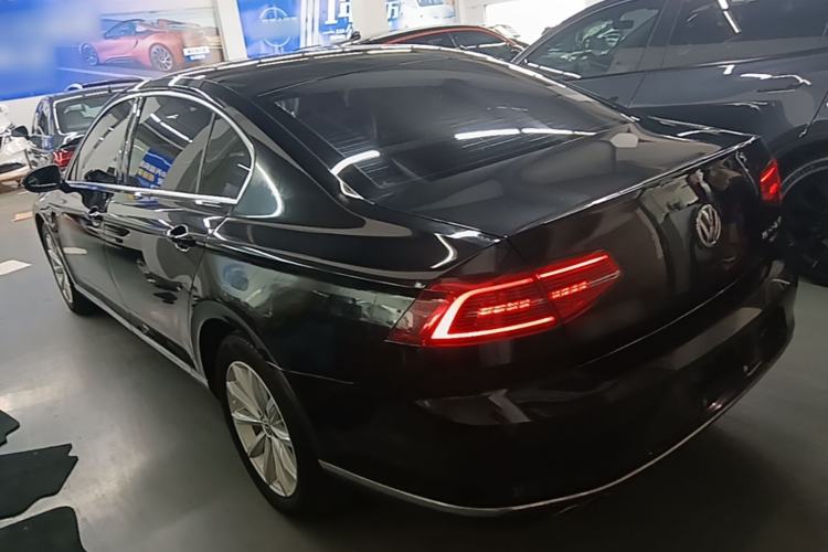 Used Volkswagen Magotan 2018 330TSI DSG Advanced Model Rear Left 45 Deg