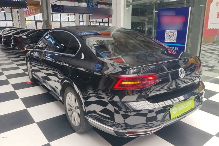 Used Volkswagen Magotan 2018 Facelift 330TSI DSG Luxury Model Rear Left 45 Deg