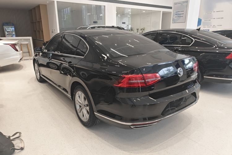 Used Volkswagen Magotan 2018 330TSI DSG Luxury Model Rear Left 45 Deg
