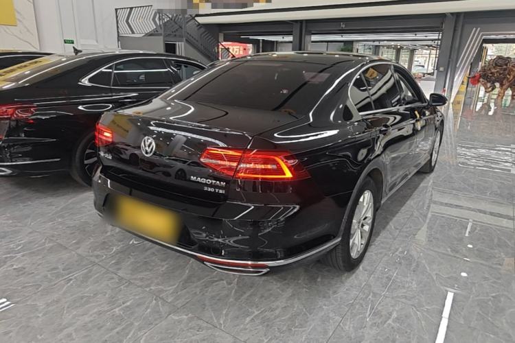 Used Volkswagen Magotan 2018 Facelift 330TSI DSG Luxury Model Rear Right 45 Deg