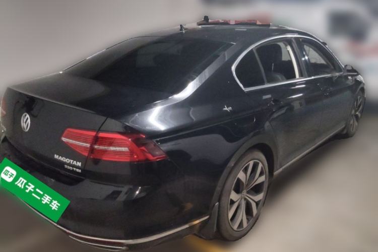 Used Volkswagen Magotan 2018 330TSI DSG Luxury Model Rear Right 45 Deg