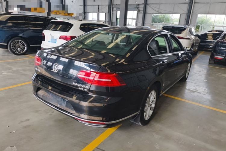 Used Volkswagen Magotan 2018 330TSI DSG Luxury Model Rear Right 45 Deg