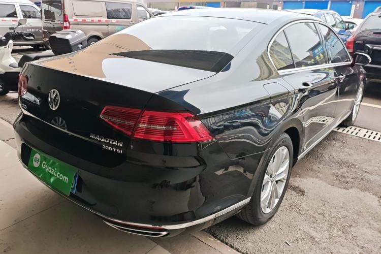Used Volkswagen Magotan 2018 330TSI DSG Luxury Model Rear Right 45 Deg
