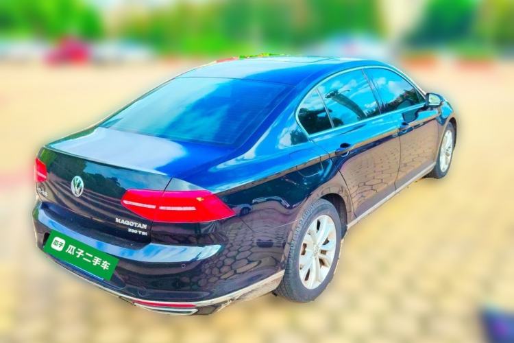 Used Volkswagen Magotan 2018 330TSI DSG Luxury Model Rear Right 45 Deg