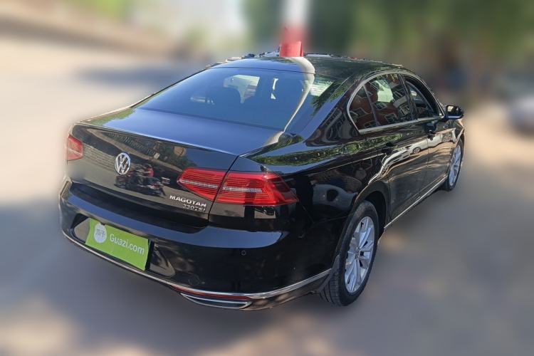 Used Volkswagen Magotan 2018 330TSI DSG Luxury Model Rear Right 45 Deg