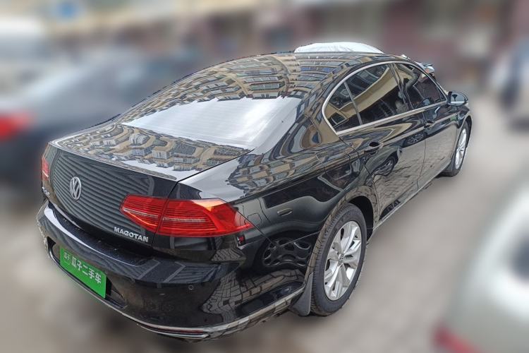 Used Volkswagen Magotan 2018 330TSI DSG Luxury Model Rear Right 45 Deg