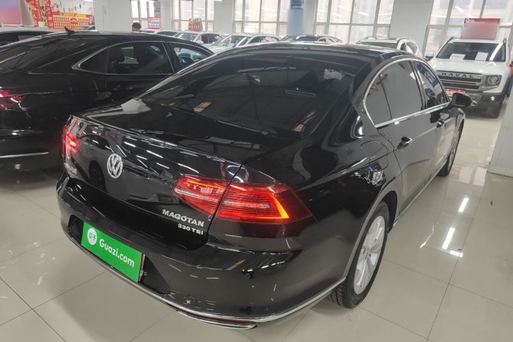 Used Volkswagen Magotan 2018 330TSI DSG Luxury Model Rear Right 45 Deg