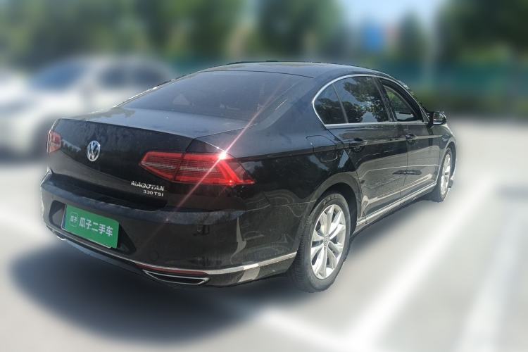 Used Volkswagen Magotan 2018 Facelift 330TSI DSG Luxury Model Rear Right 45 Deg