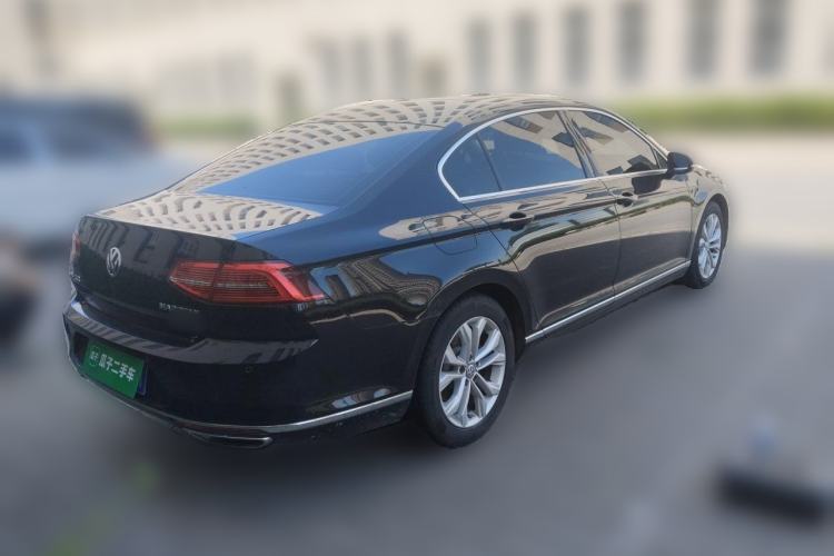 Used Volkswagen Magotan 2018 380TSI DSG Luxury Model Rear Right 45 Deg